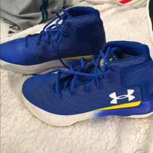 SC under armour boys basketball shoes.